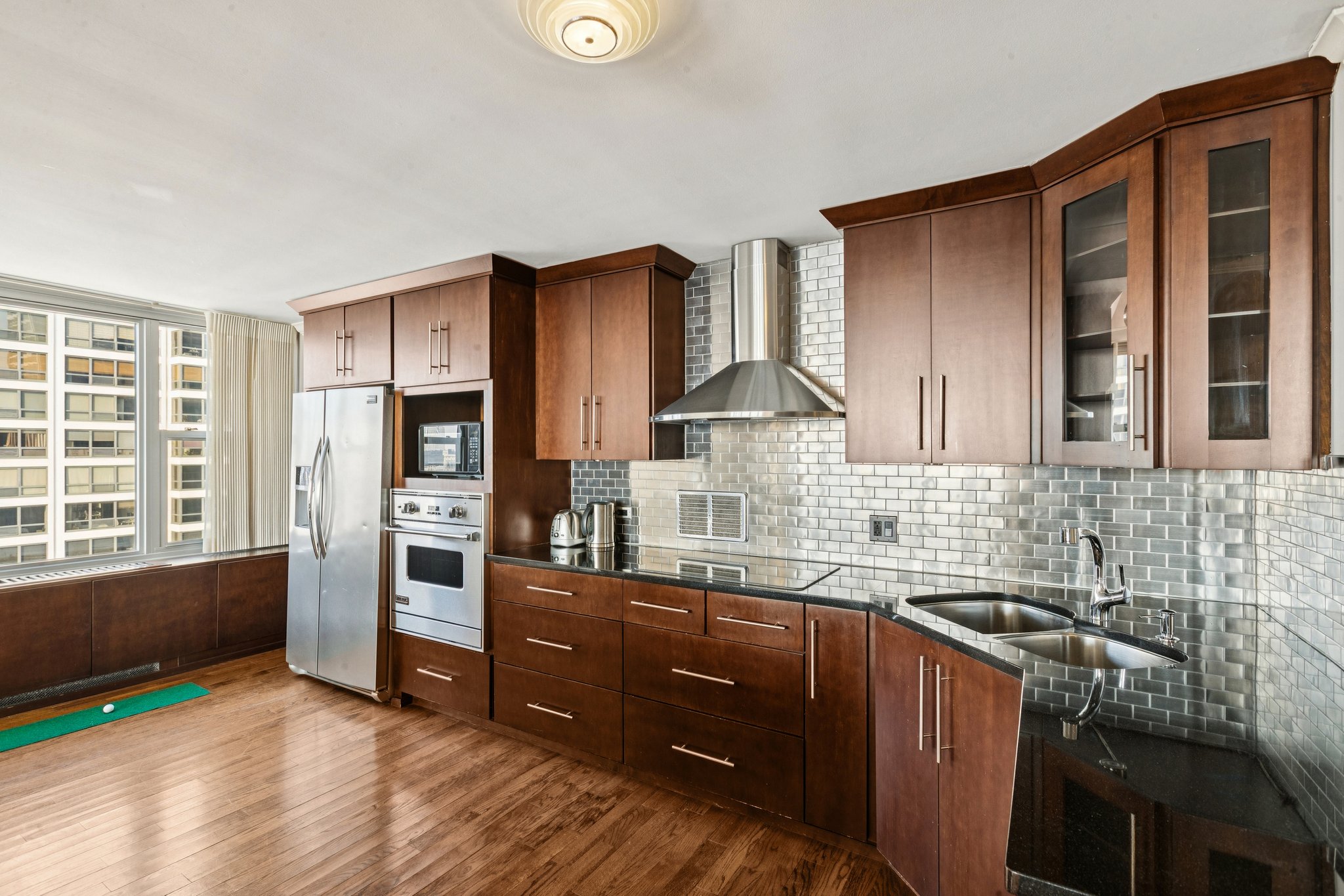 E Randolph St-L1102-012.jpg