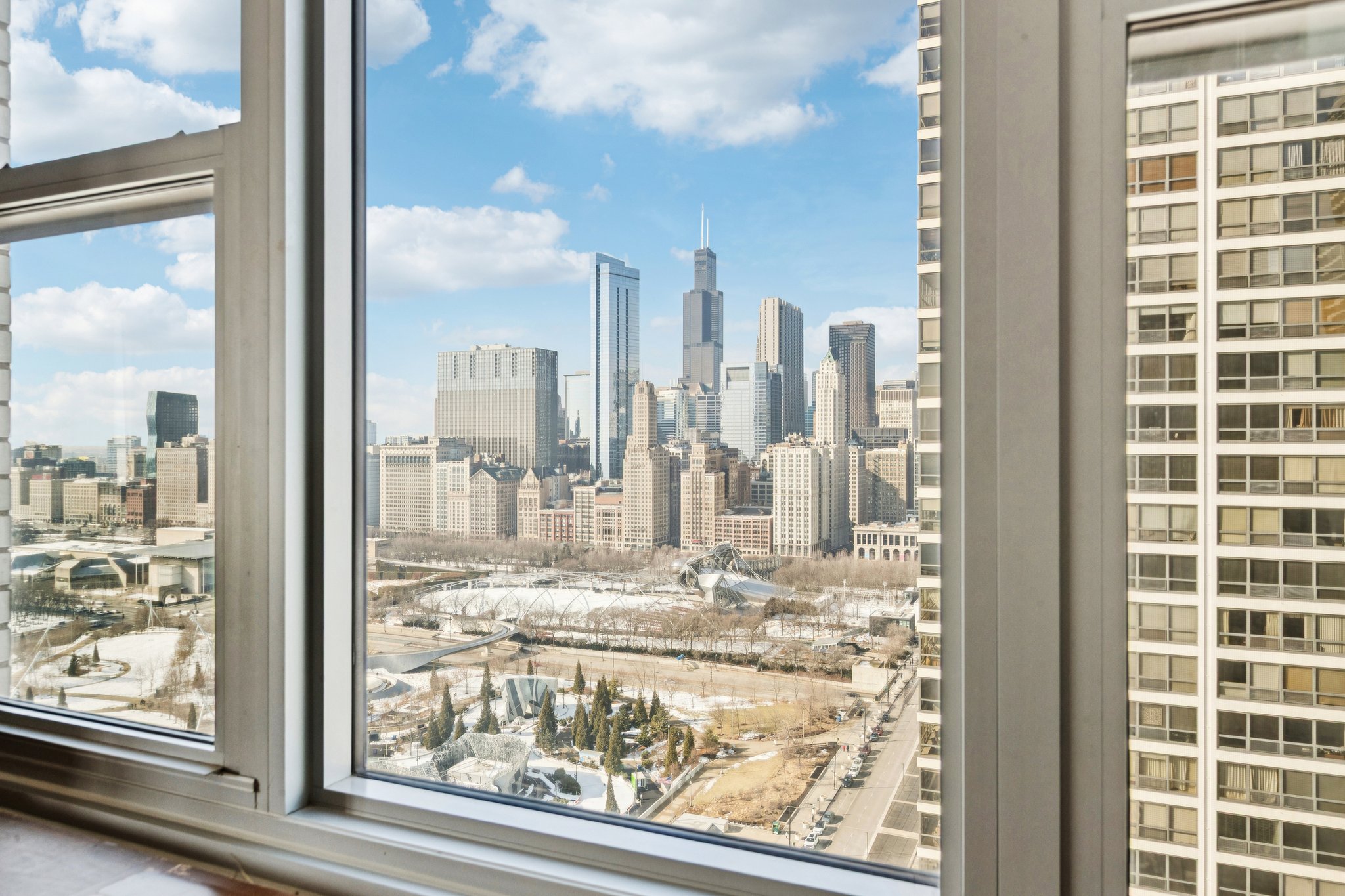 E Randolph St-L1102-016.jpg