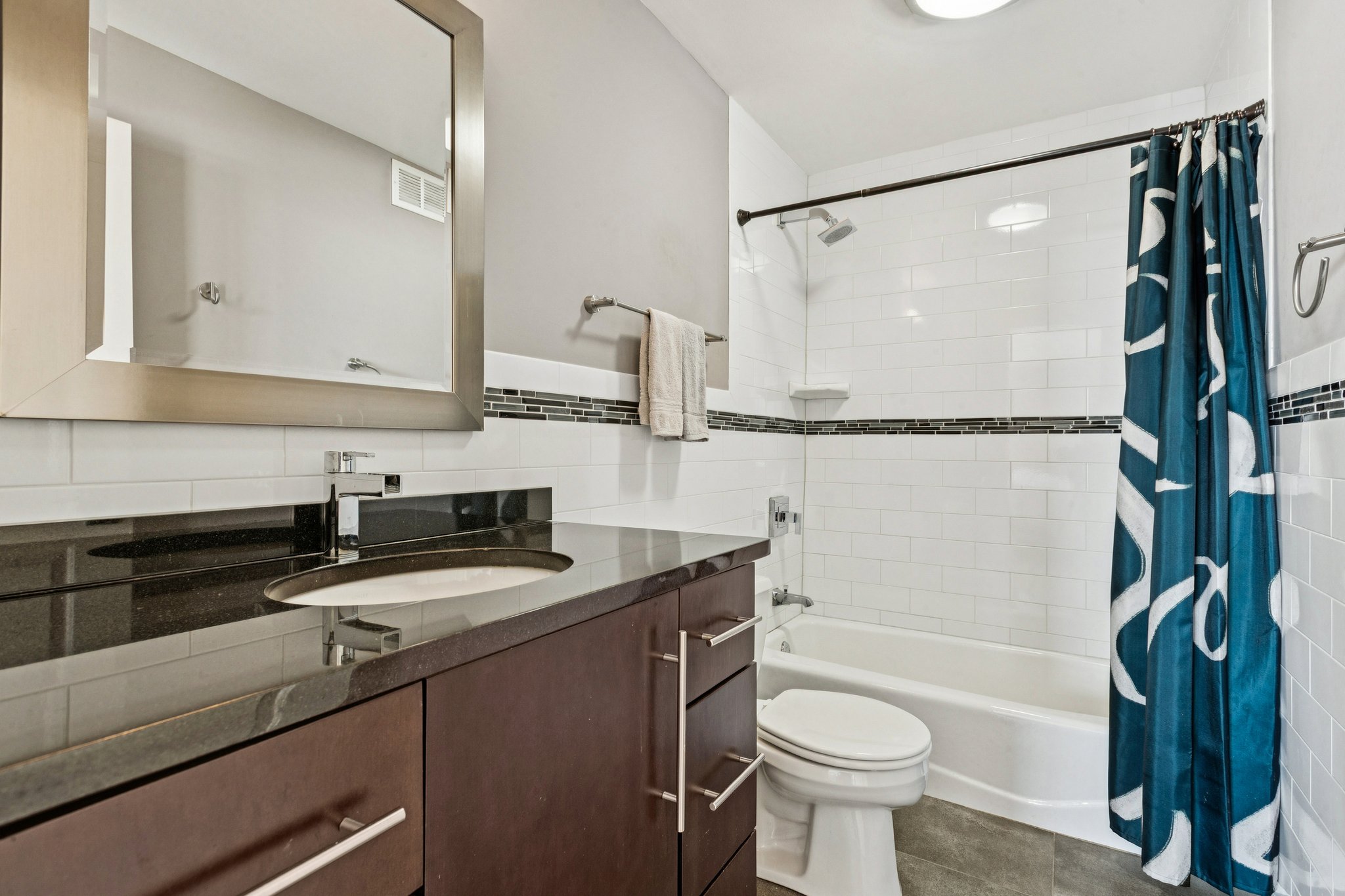 E Randolph St-L1102-024.jpg