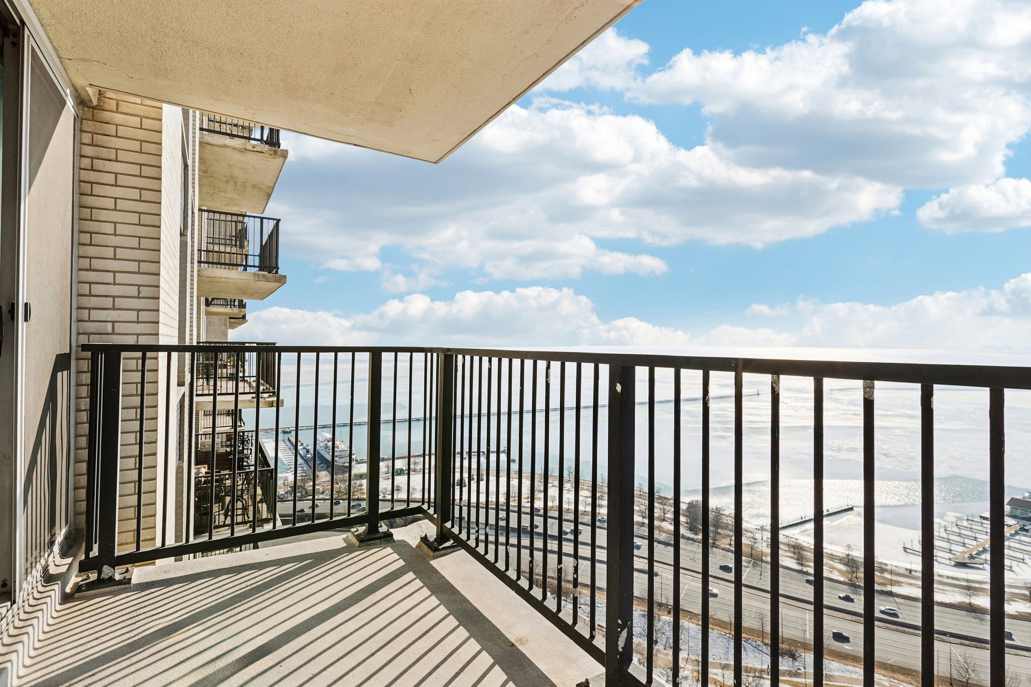 E Randolph St-L1102-027.jpg