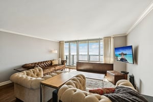 E Randolph St-L1102-005.jpg