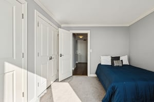 E Randolph St-L1102-019.jpg