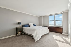 E Randolph St-L1102-022.jpg