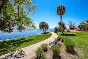 Palatka city park on the river