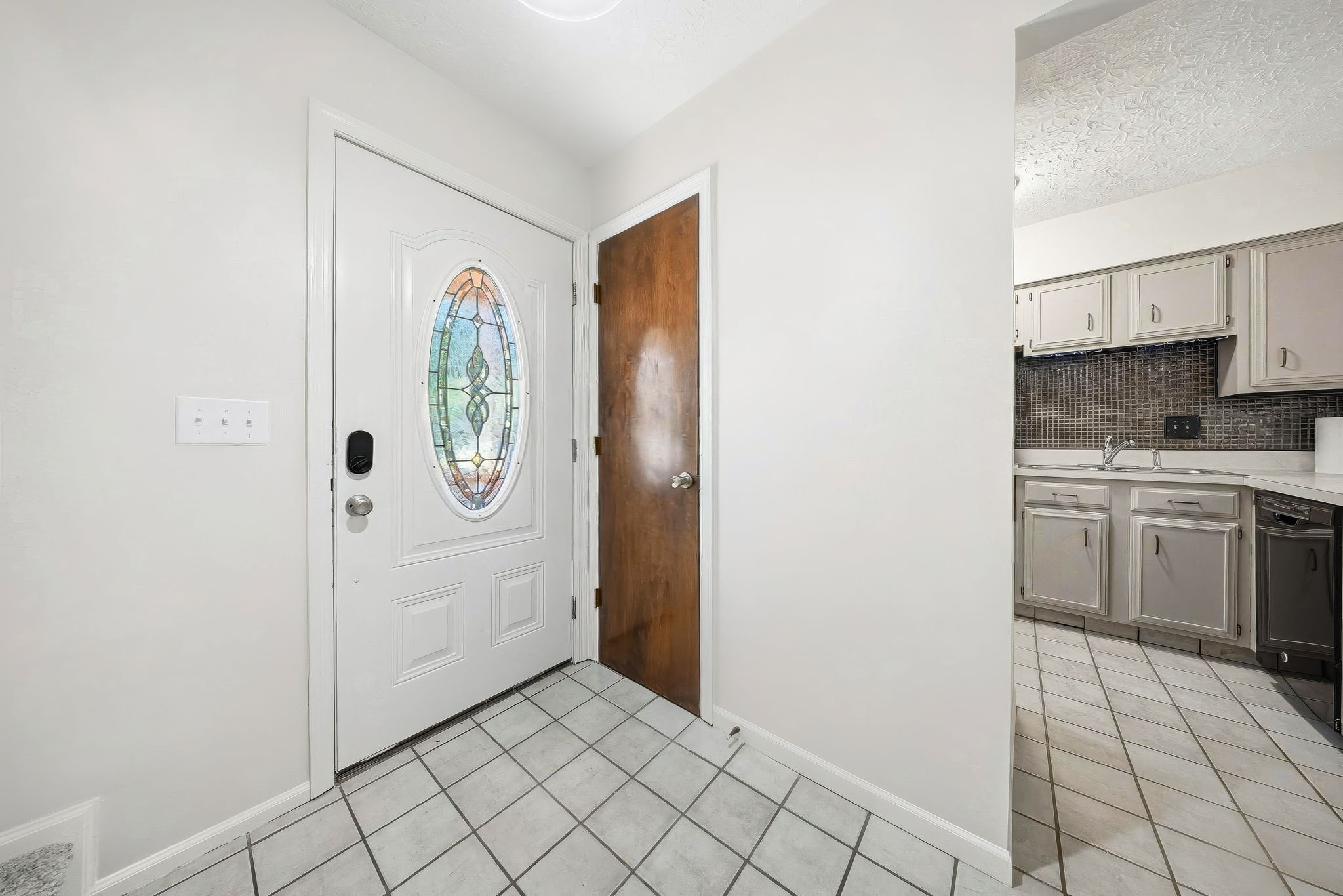 A.R. - 400 Fenway Rd, Columbus-7