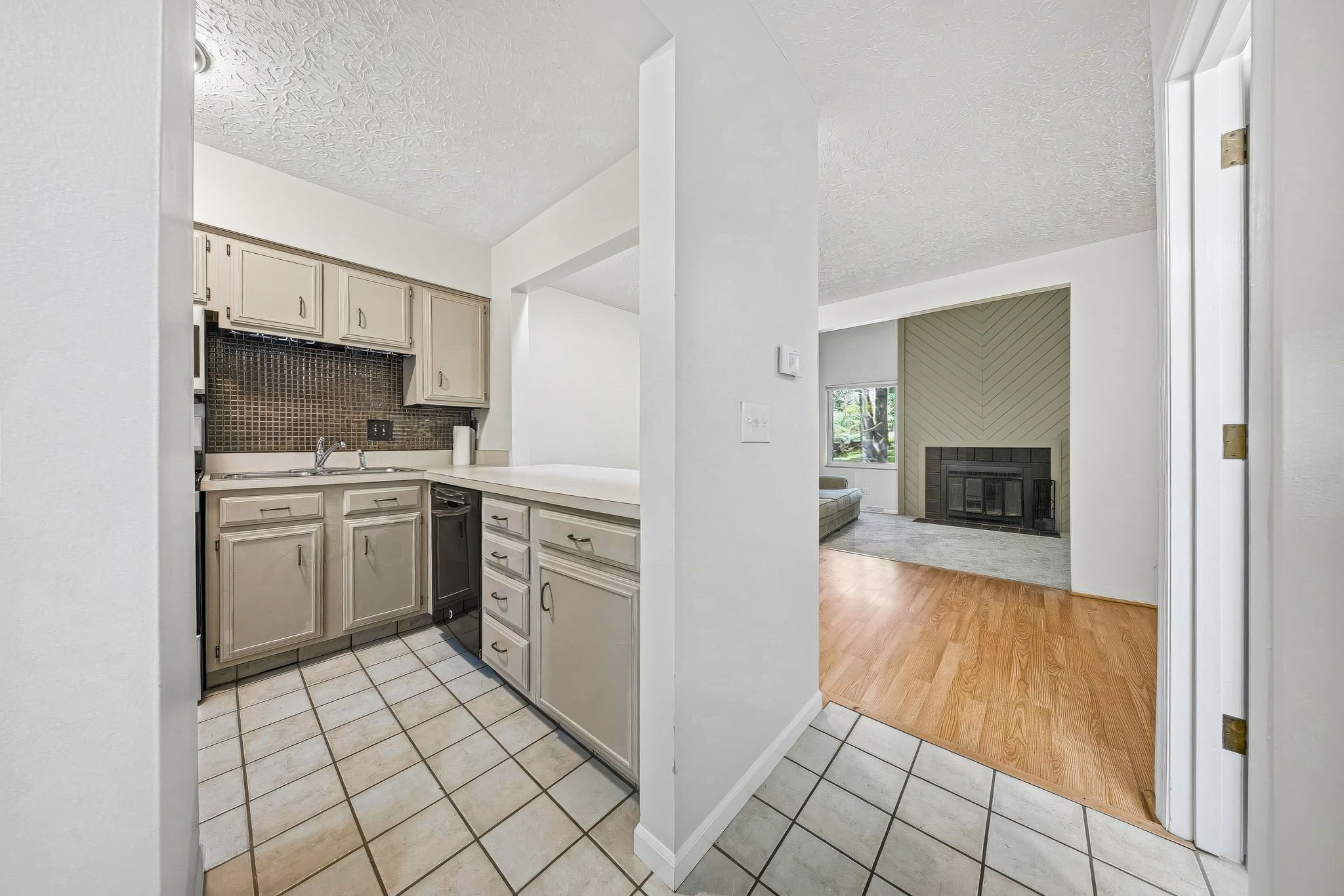 A.R. - 400 Fenway Rd, Columbus-8