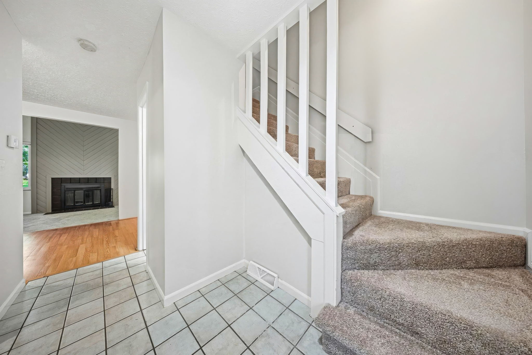 A.R. - 400 Fenway Rd, Columbus-9