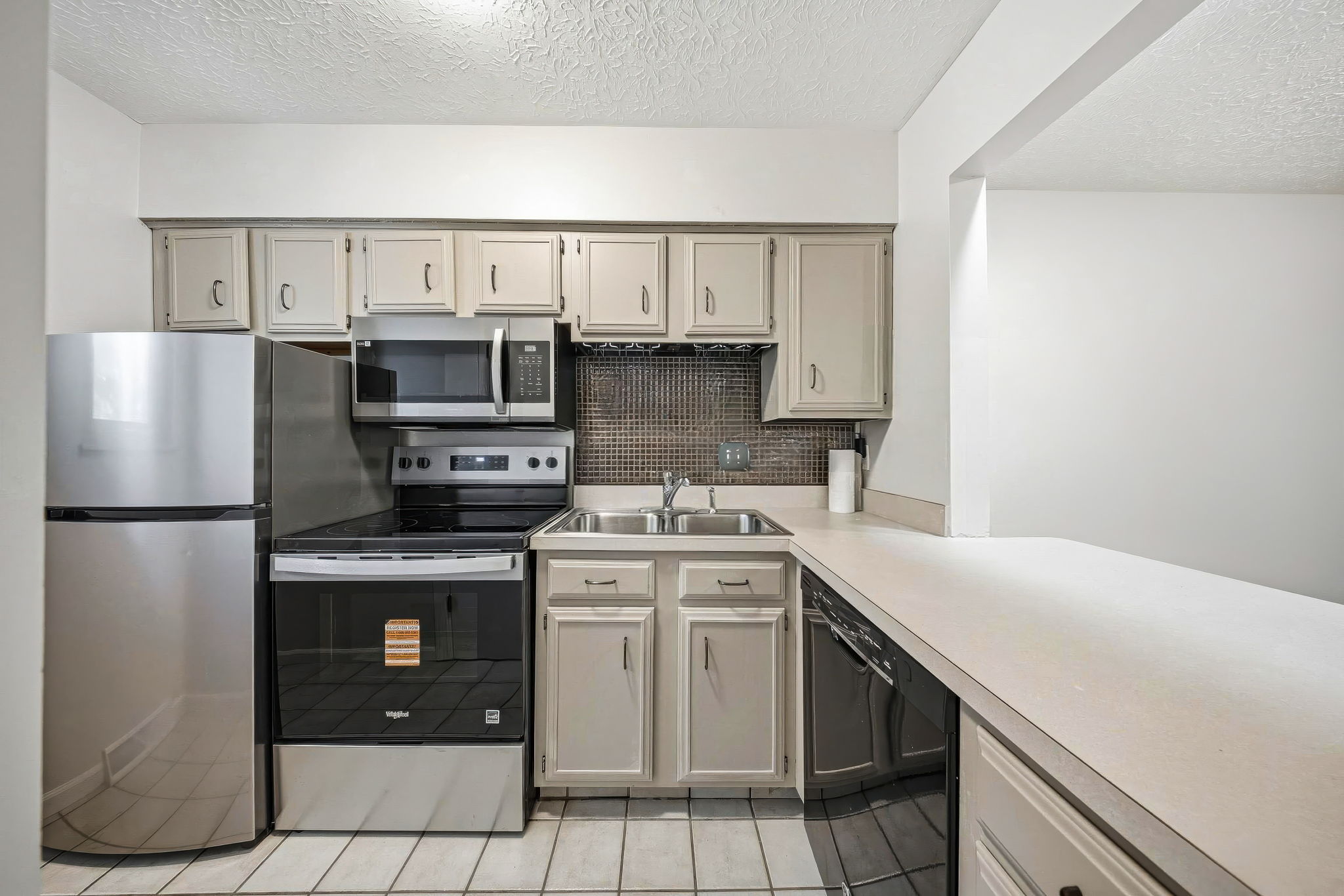 A.R. - 400 Fenway Rd, Columbus-10