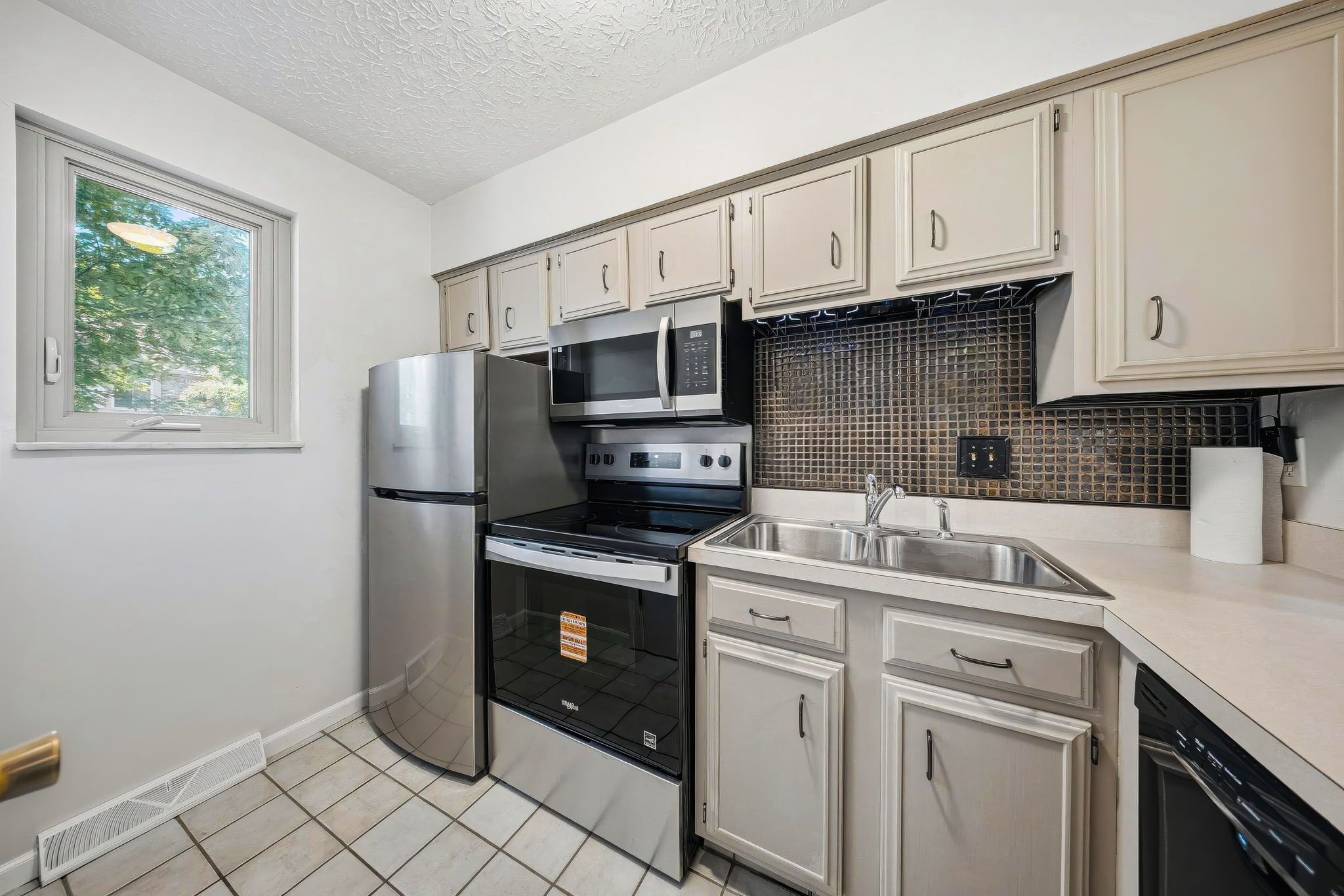 A.R. - 400 Fenway Rd, Columbus-11