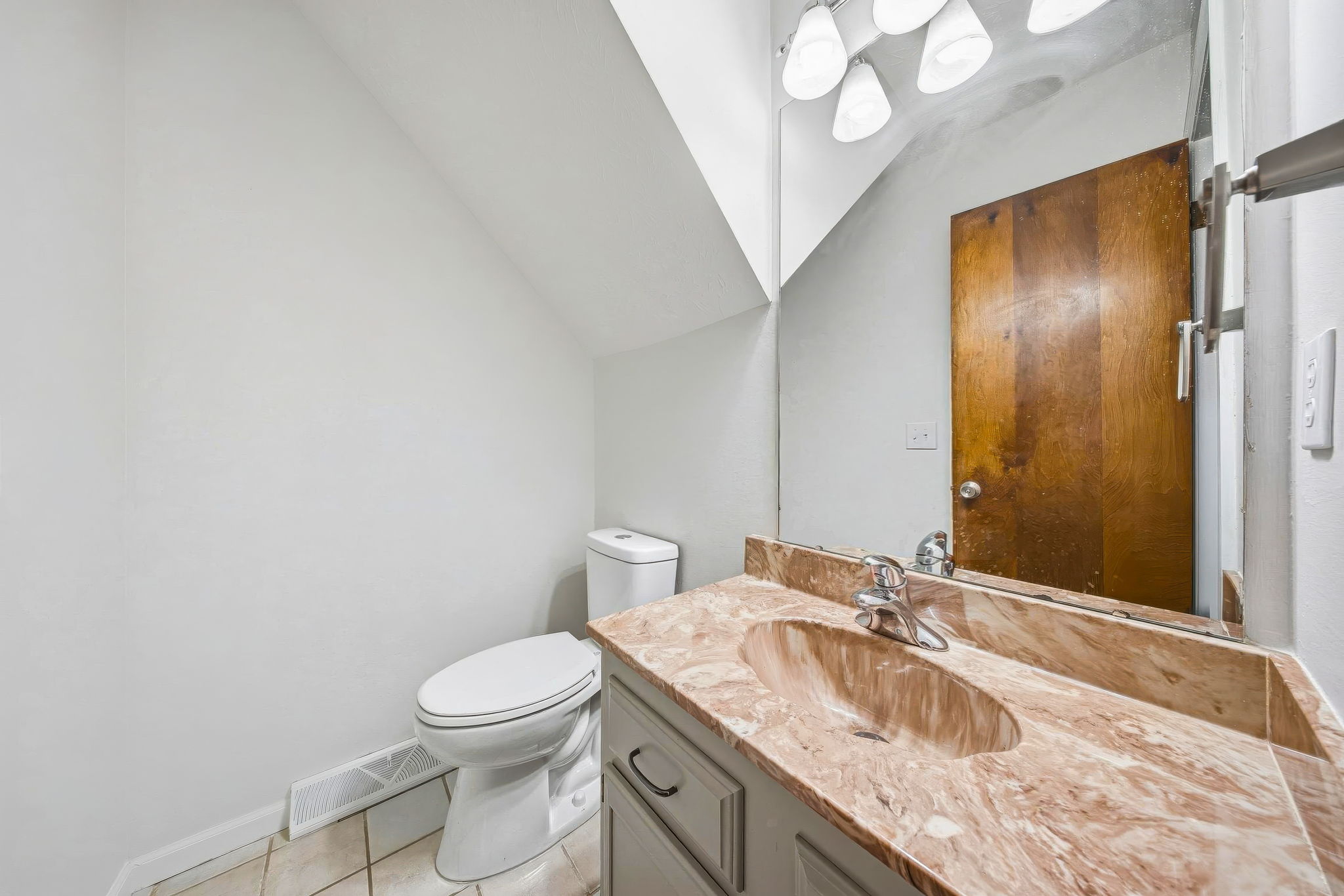 A.R. - 400 Fenway Rd, Columbus-17