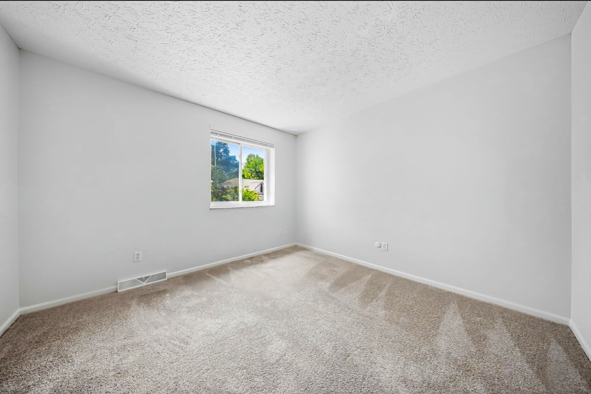 A.R. - 400 Fenway Rd, Columbus-40