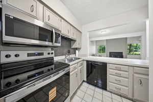 A.R. - 400 Fenway Rd, Columbus-12