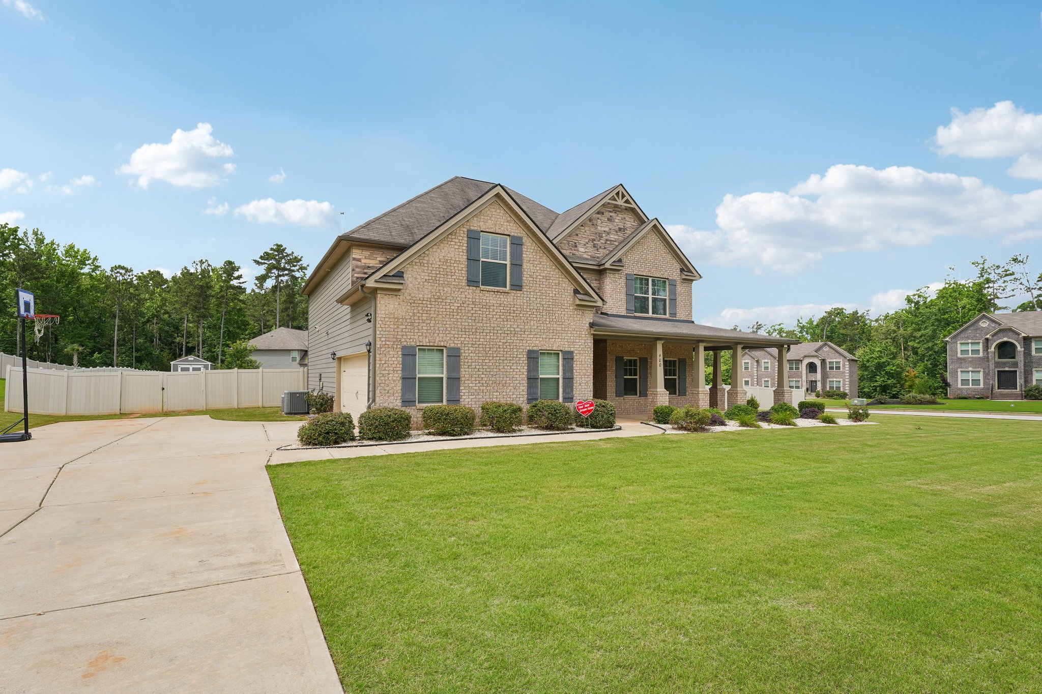 Guildhouse Dr-S1906-002.jpg