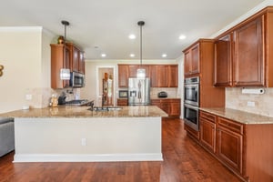 Guildhouse Dr-S1906-025.jpg
