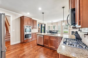 Guildhouse Dr-S1906-029.jpg
