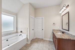 Guildhouse Dr-S1906-057.jpg