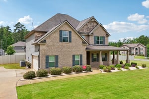Guildhouse Dr-S1906-068.jpg