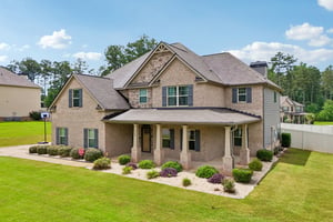 Guildhouse Dr-S1906-070.jpg