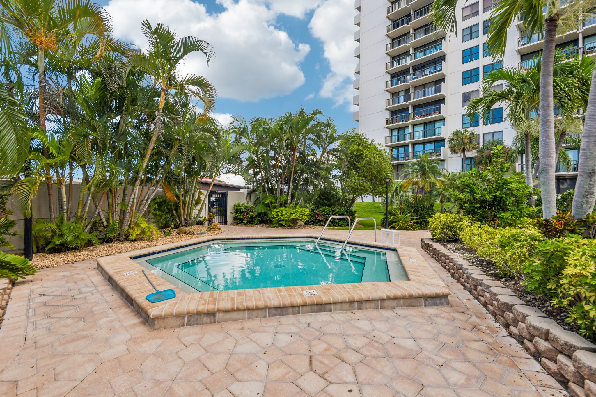 Island Way 509-1009-921.jpg