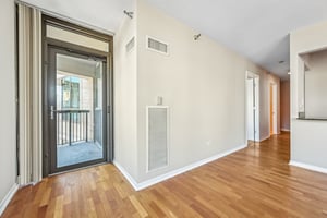 N Lasalle St 1411-011.jpg