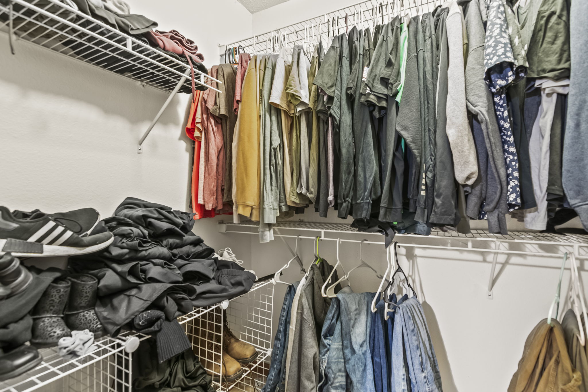 Bed 1 Closet