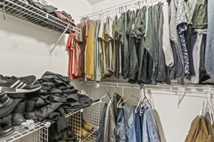 Bed 1 Closet