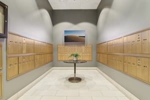 W Ontario St 605-2705-029.jpg