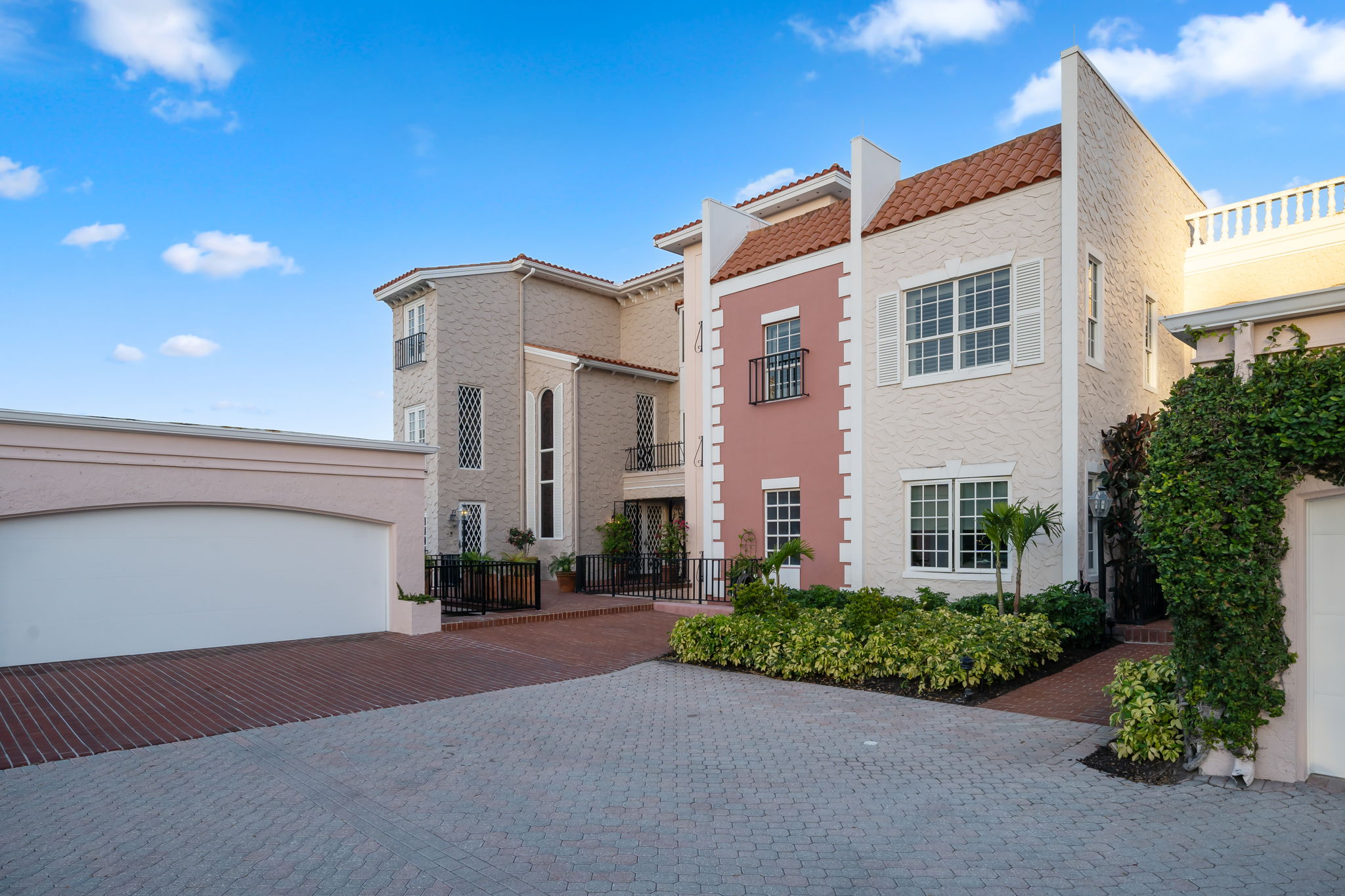  Photo 52