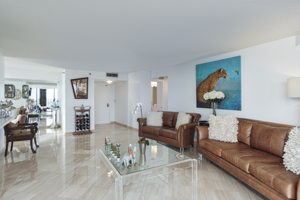 4000 Towerside Terrace, Miami, FL 33138, USA Photo 4