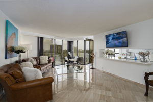 4000 Towerside Terrace, Miami, FL 33138, USA Photo 5