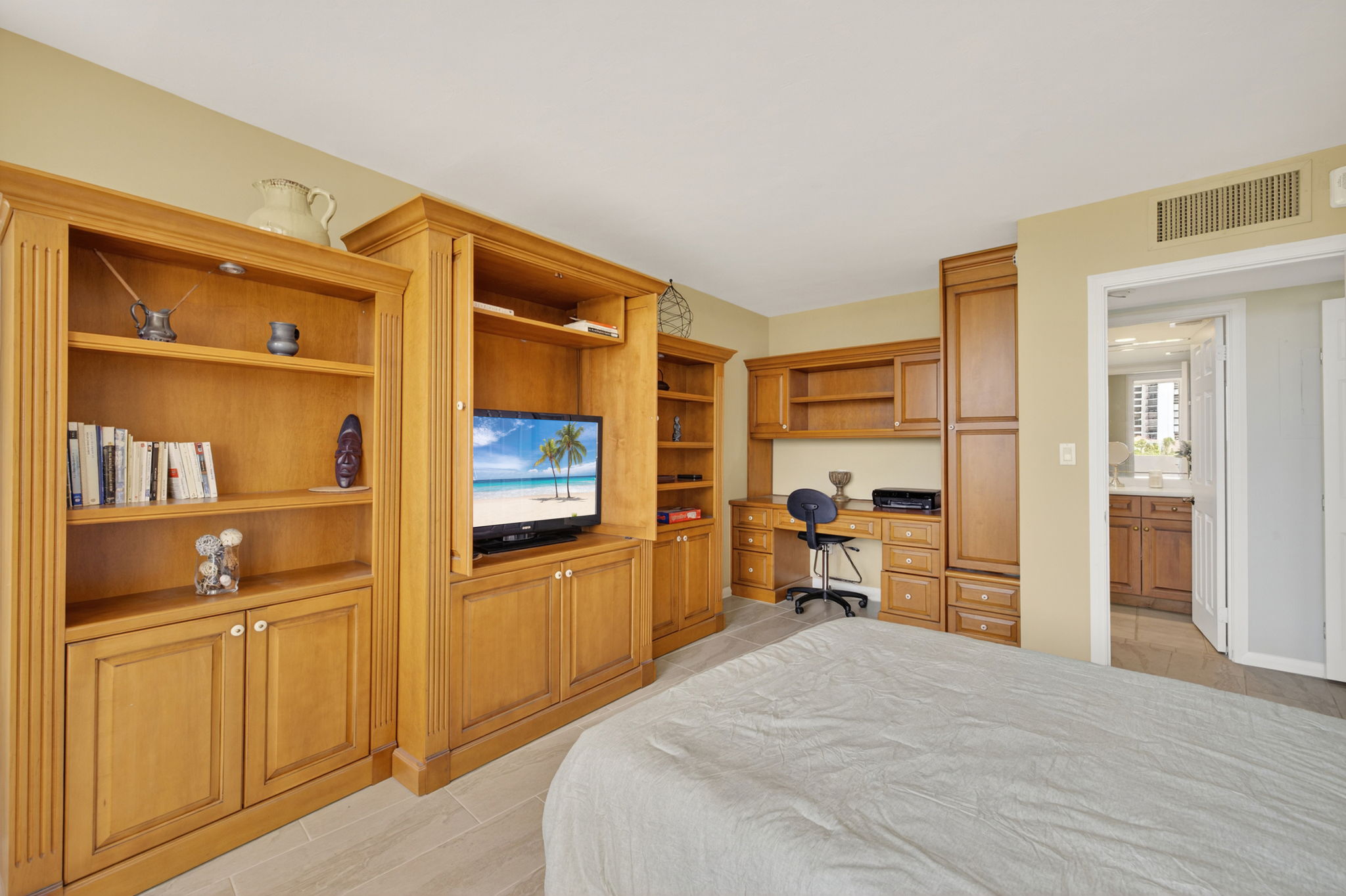 Guest Bedroom 3 of 3