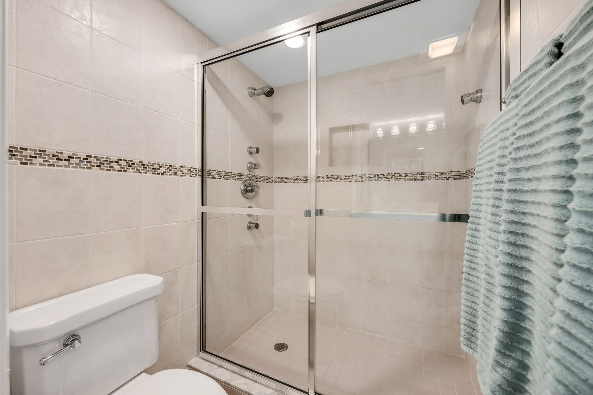 Master Shower Equipped w/ Body Jets