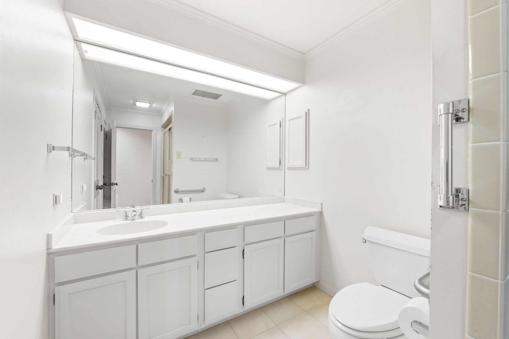 Guest bath with walk-in shower and walk-in closet