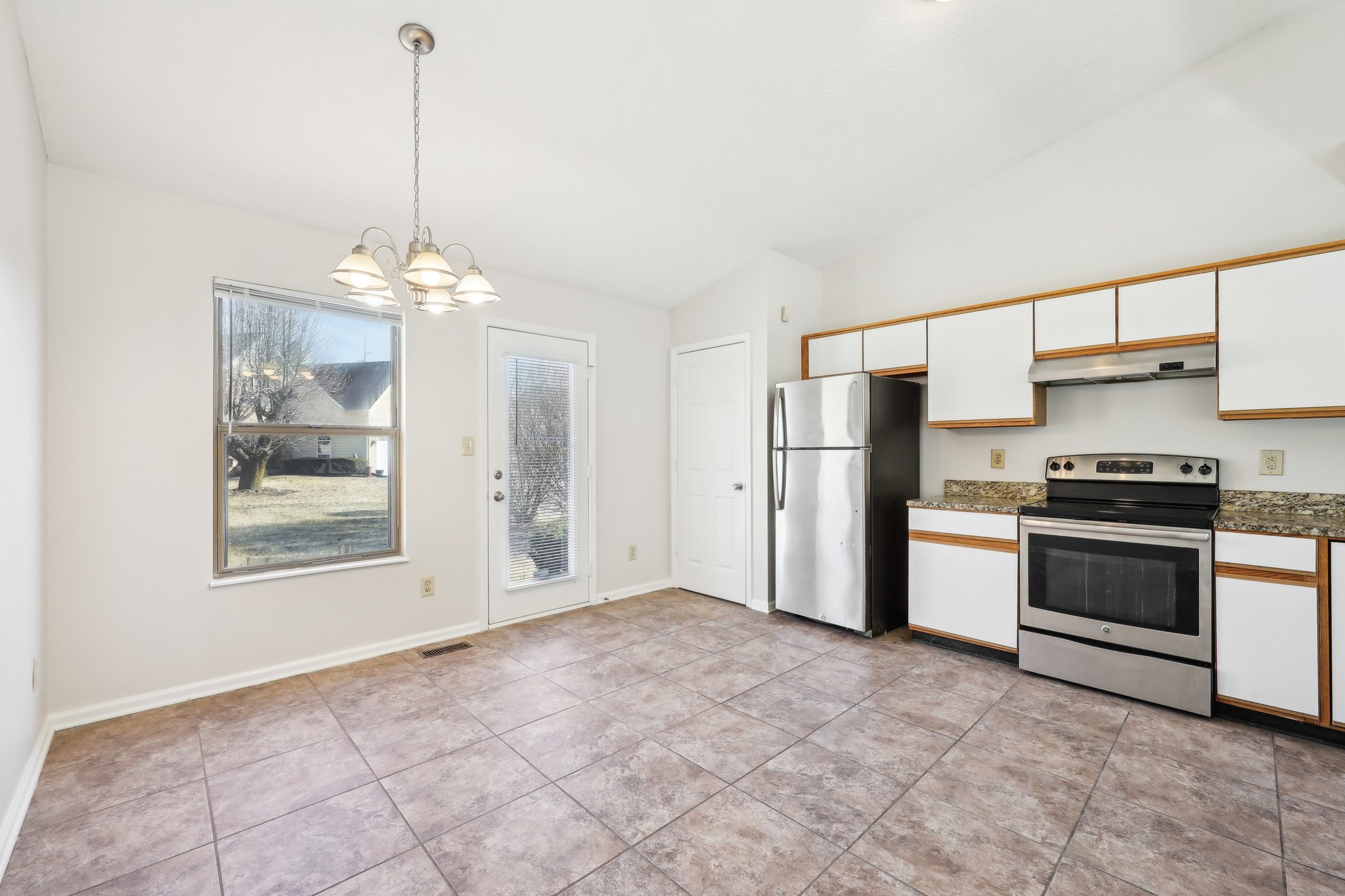 Colchester Dr-009.jpg