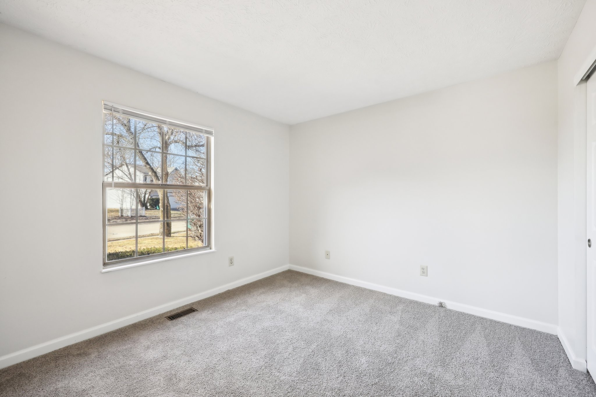 Colchester Dr-014.jpg