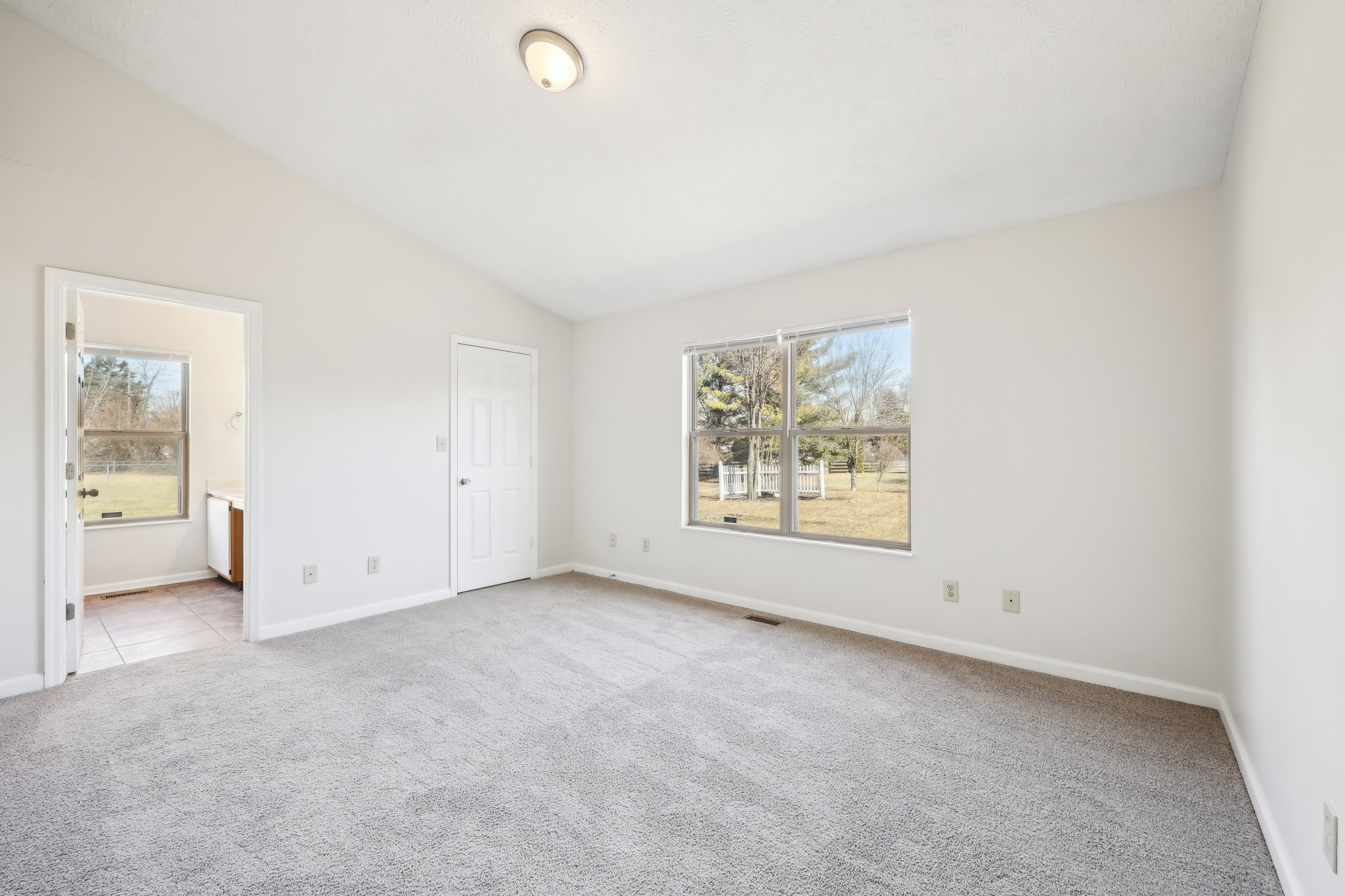 Colchester Dr-021.jpg