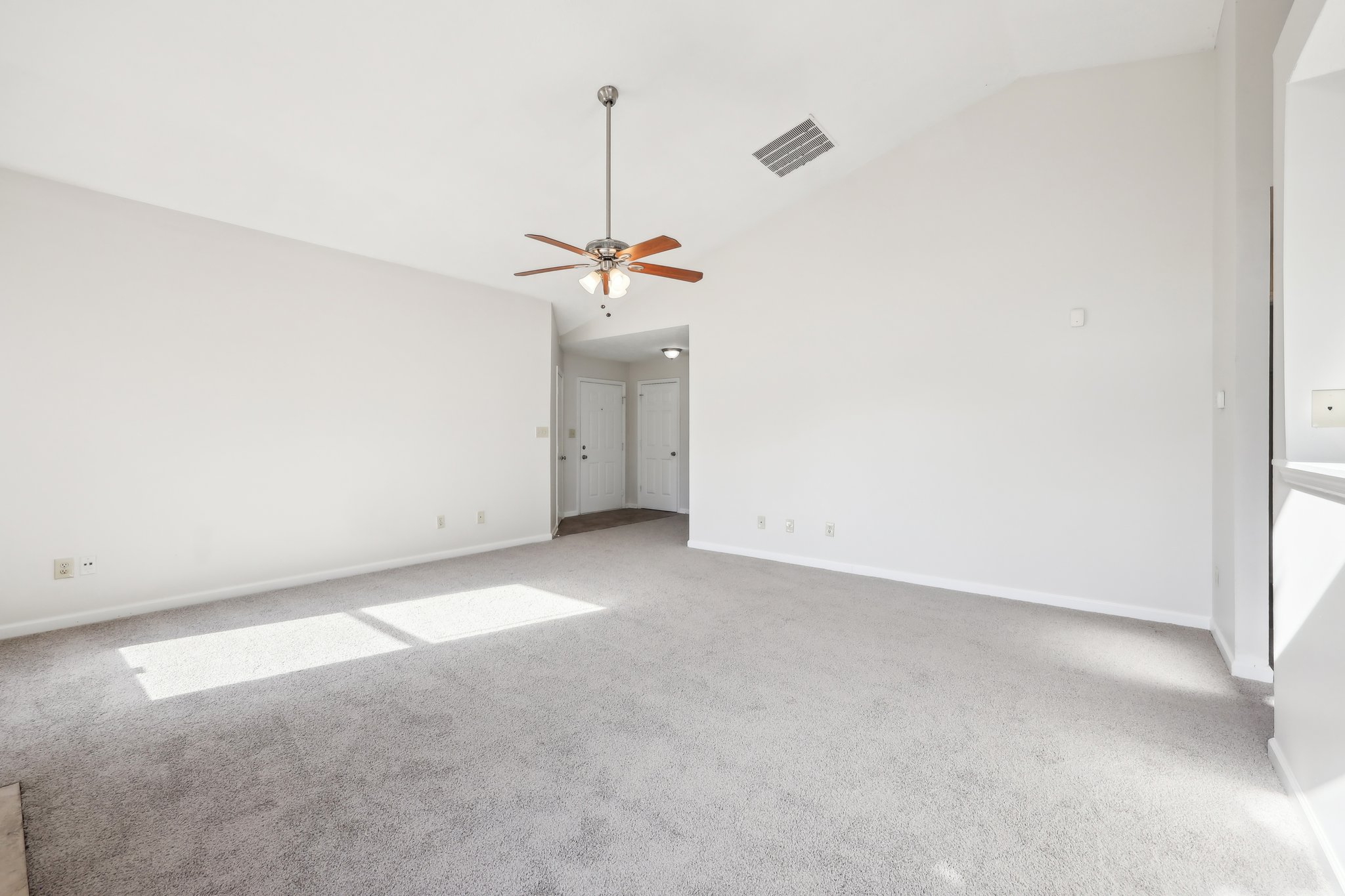 Colchester Dr-026.jpg