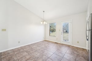 Colchester Dr-005.jpg