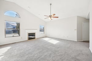 Colchester Dr-007.jpg