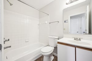 Colchester Dr-019.jpg