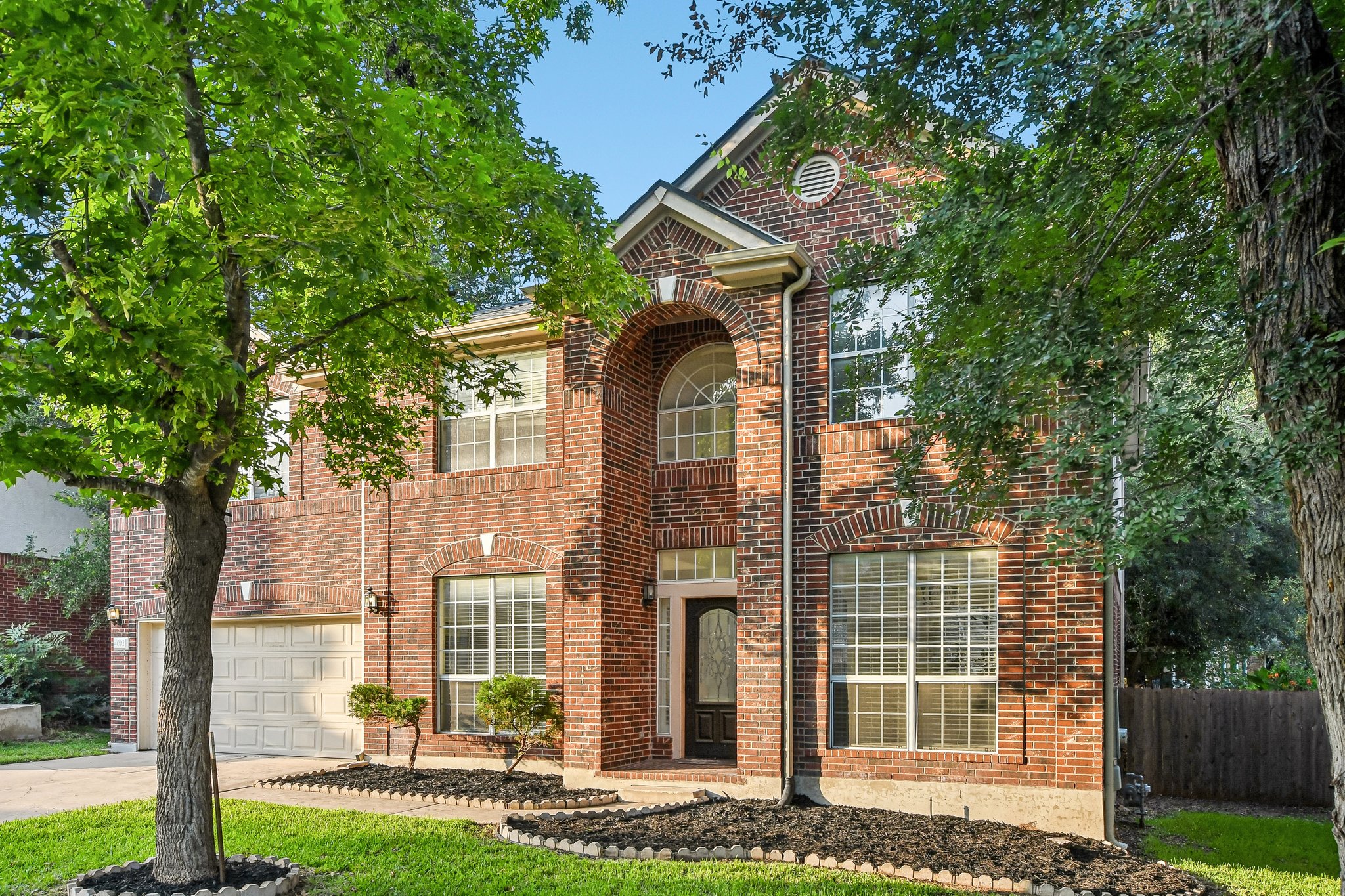 Lord Byron Cir-S1906-002.jpg