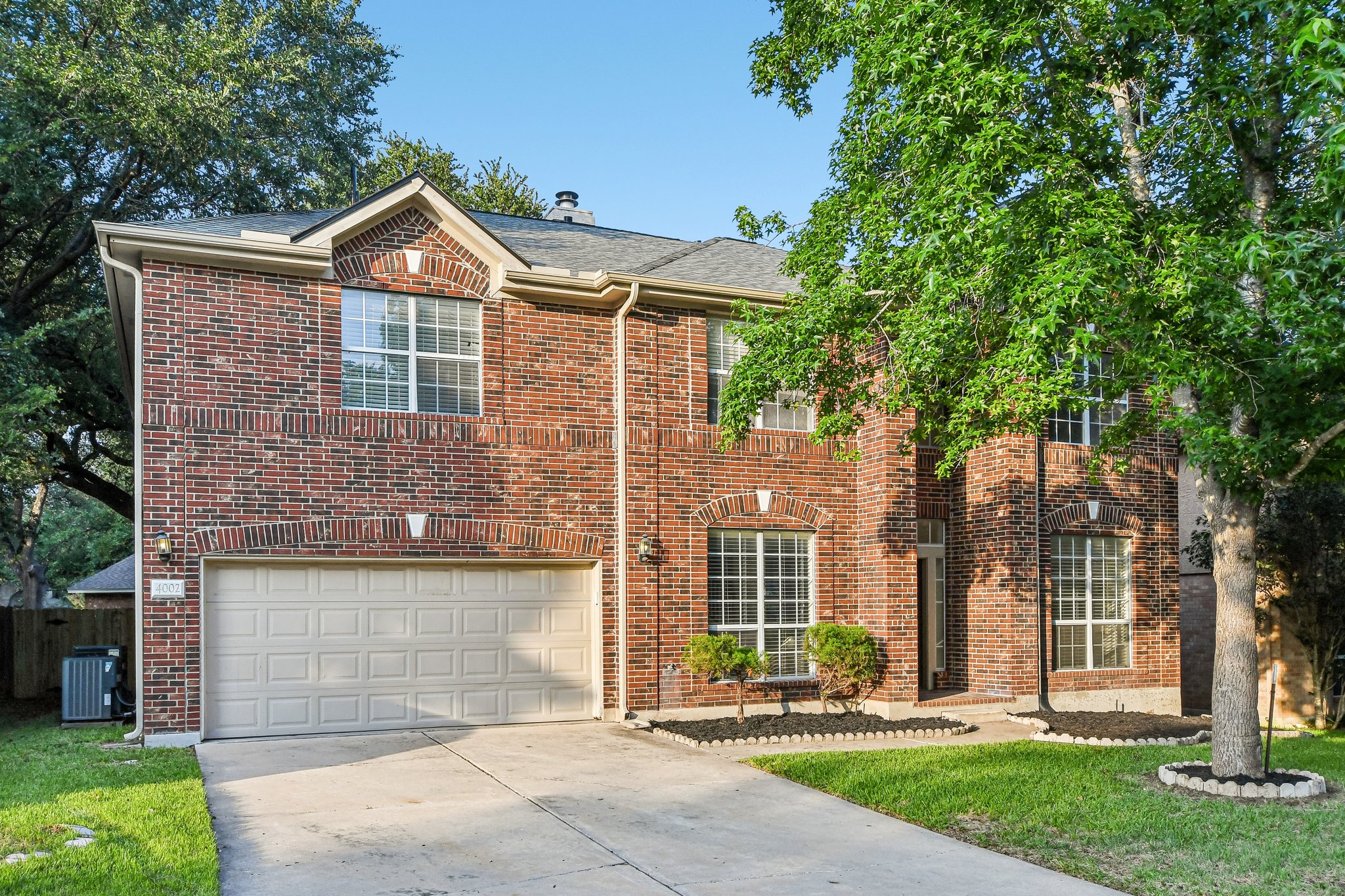 Lord Byron Cir-S1906-003.jpg