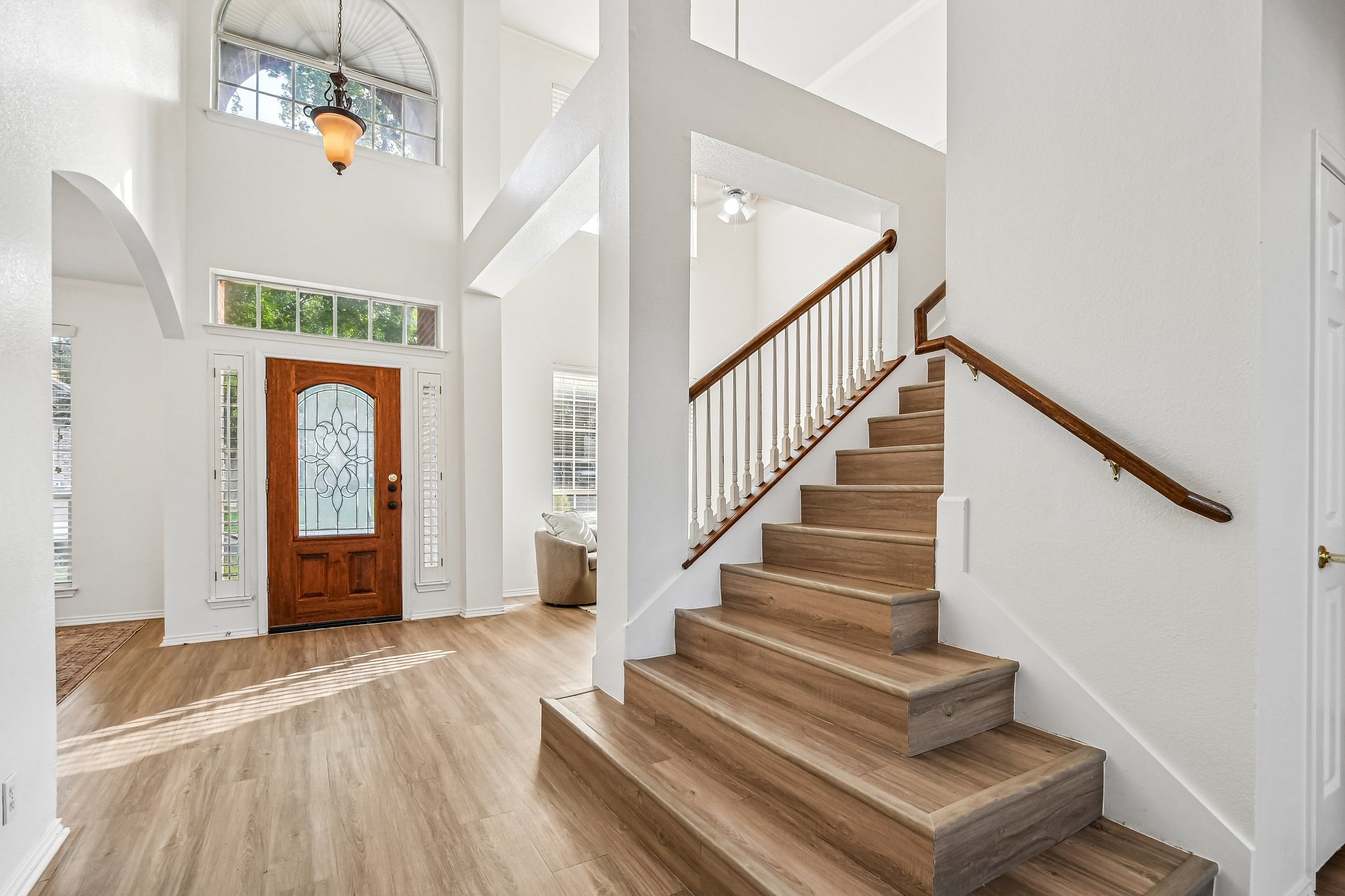 Lord Byron Cir-S1906-004.jpg