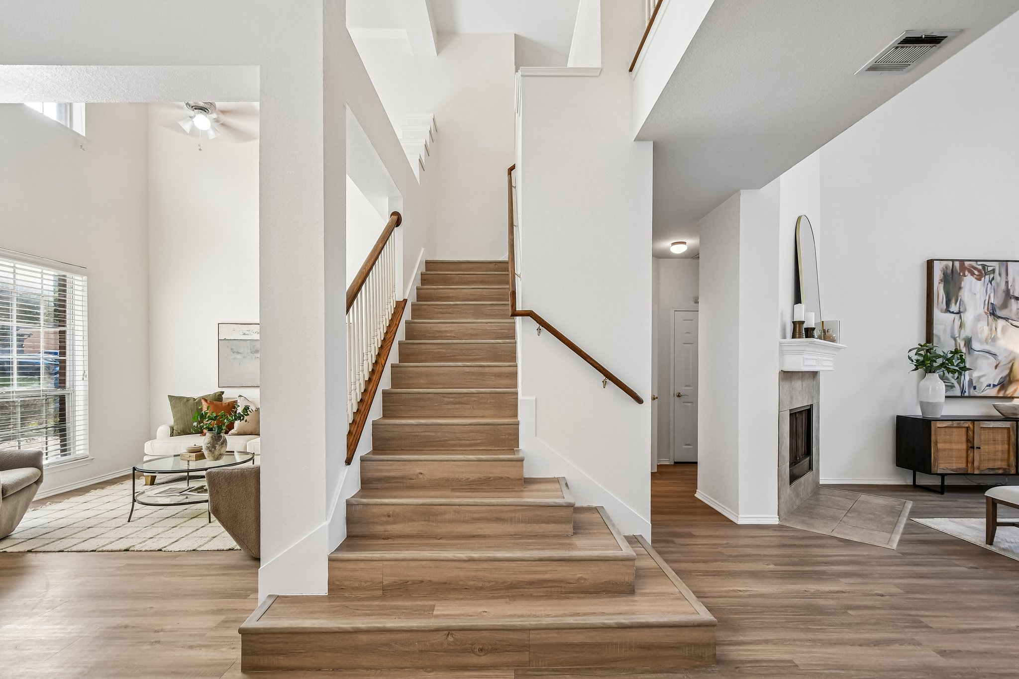 Lord Byron Cir-S1906-006.jpg