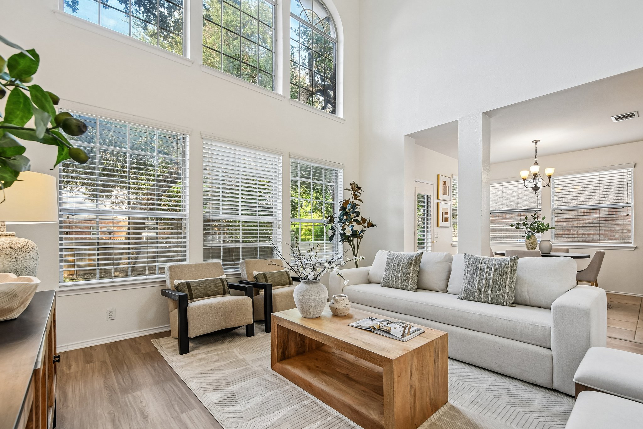Lord Byron Cir-S1906-013.jpg