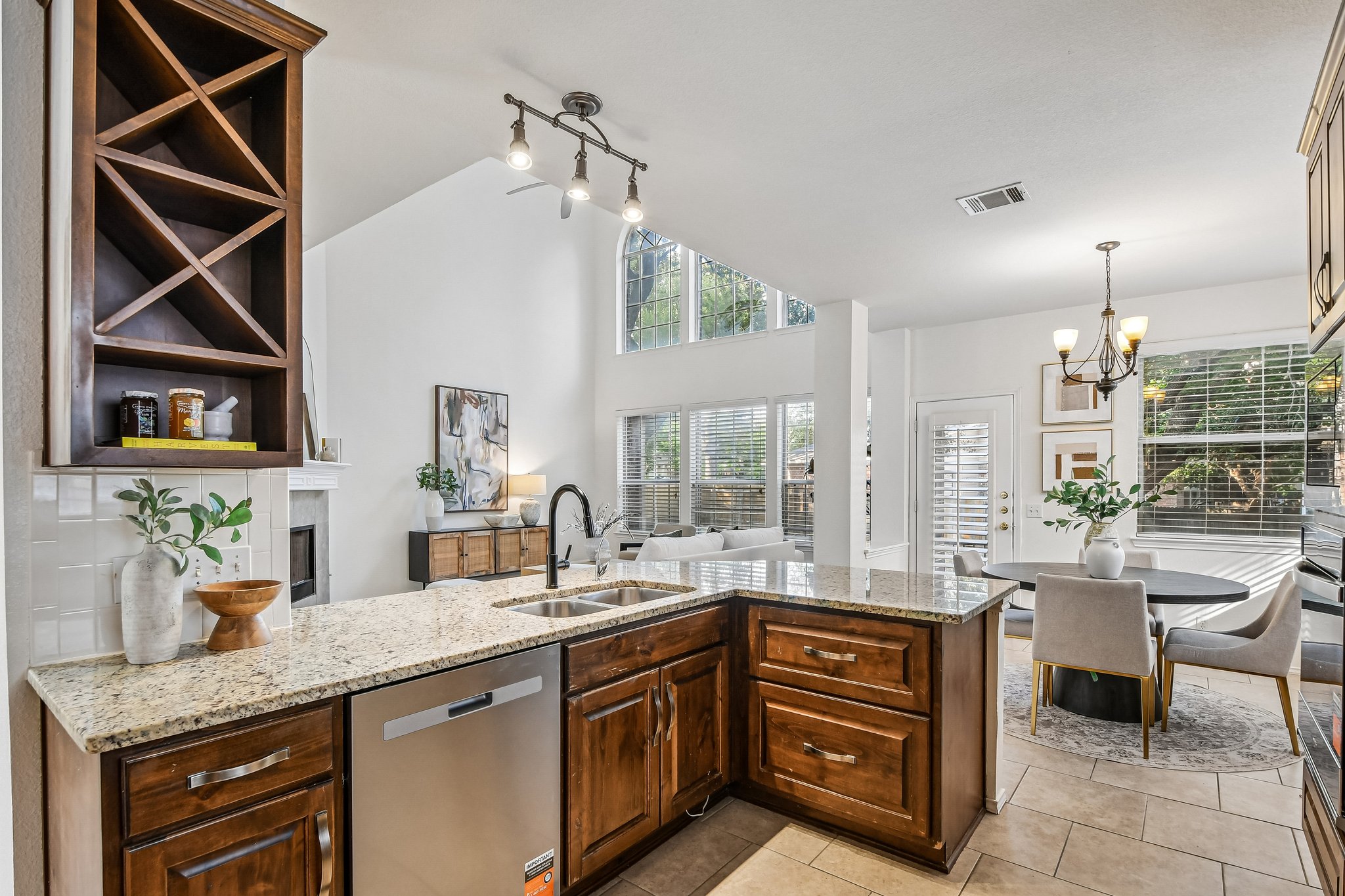 Lord Byron Cir-S1906-024.jpg