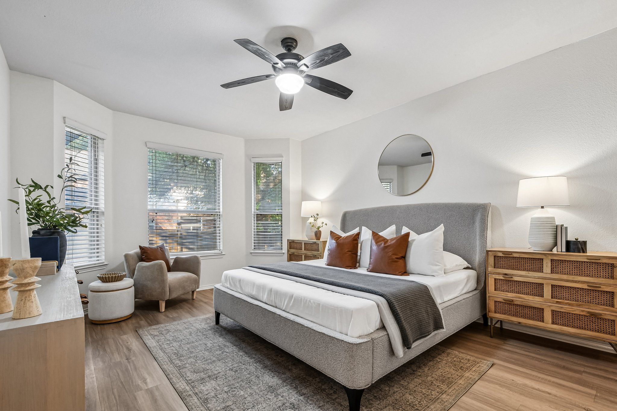 Lord Byron Cir-S1906-031.jpg