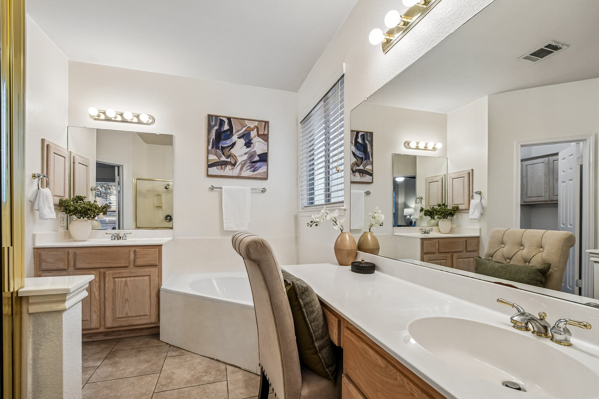 Lord Byron Cir-S1906-037.jpg