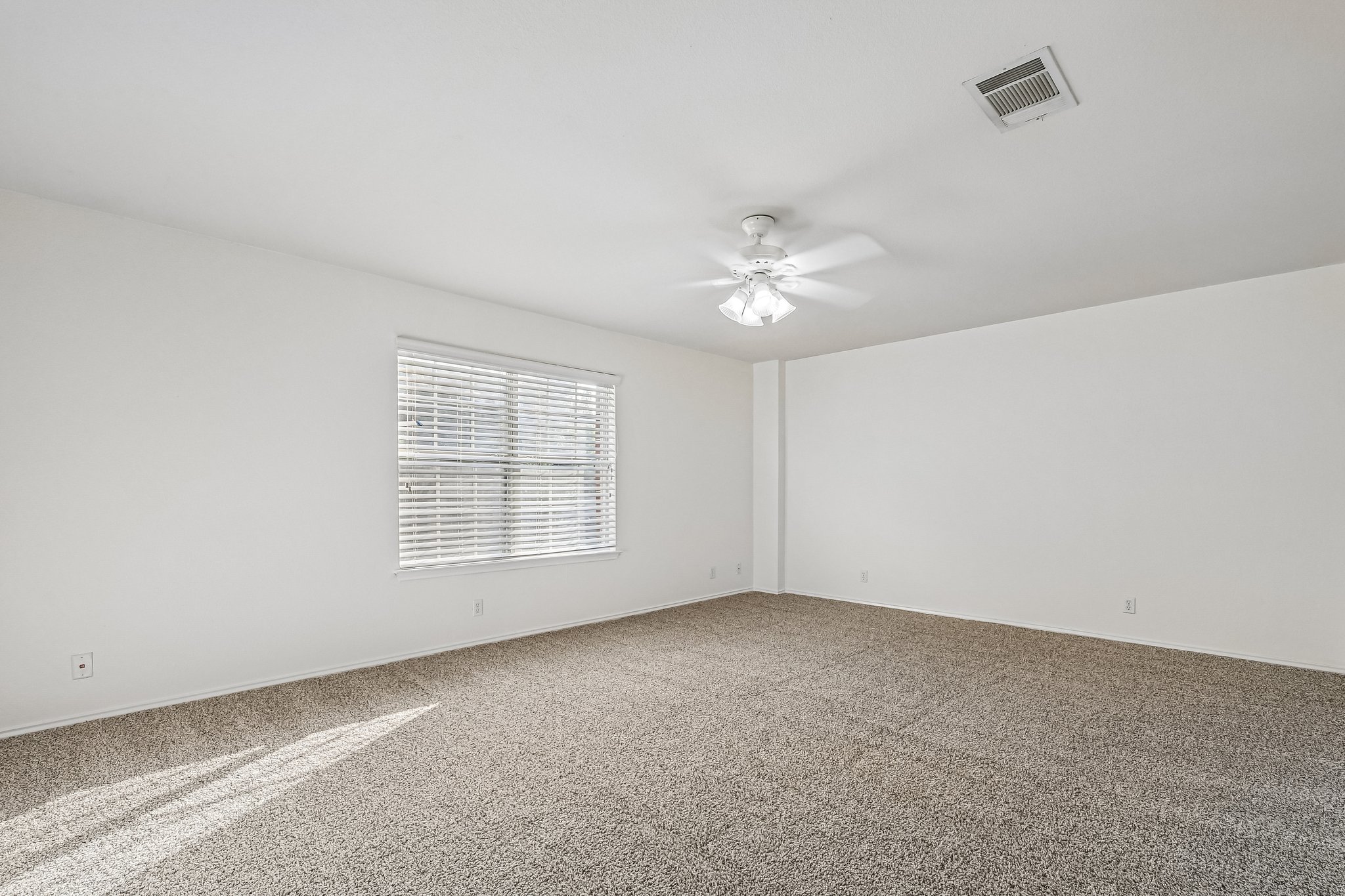 Lord Byron Cir-S1906-041.jpg