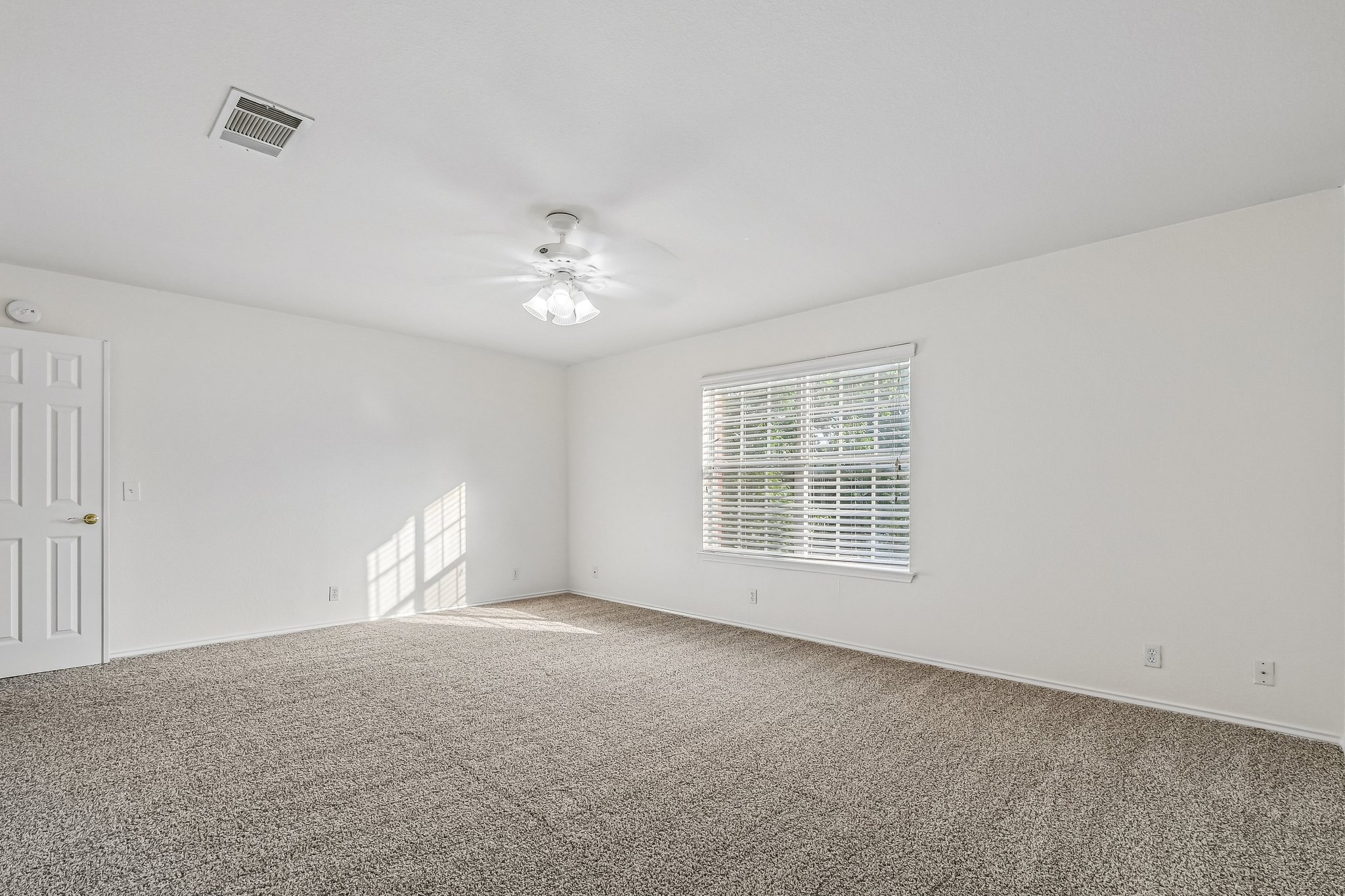 Lord Byron Cir-S1906-043.jpg